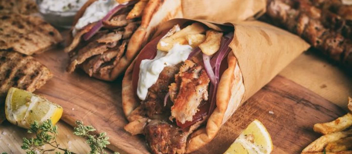 Δεν φαντάζεστε πόσες θερμίδες έχει ένα σουβλάκι και πόσες μια χωριάτικη σαλάτα